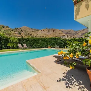 villa-almond.taorminaitalyhotels.com/